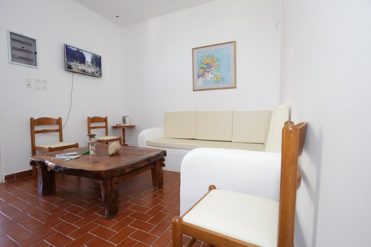 Artemis Suites Romanos  Exterior photo