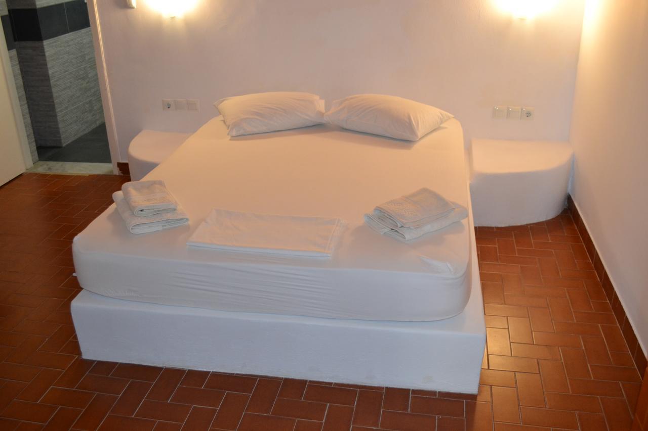Artemis Suites Romanos  Exterior photo
